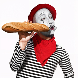 Птичка летит далеко и грустит