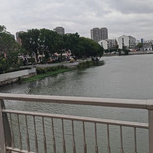 阴阴沉沉的色调