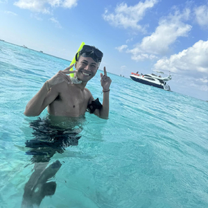 Ferragamo (feat. Veida Hood)