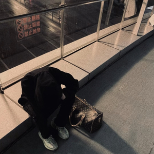 大雨还在下.（翻自 高夫）