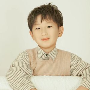 手中的纸飞机 伴奏