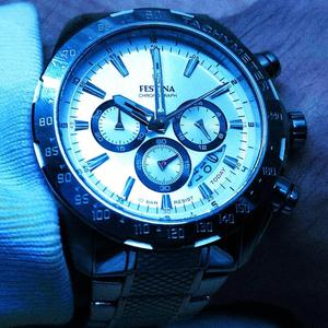 Co se děje? Kolik je hodin?