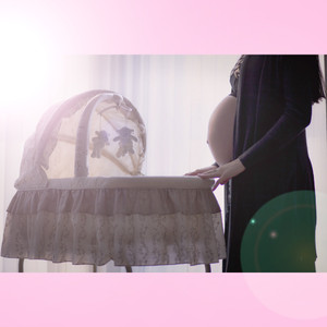 신성한 산모의 자장가 (꿈속에서)