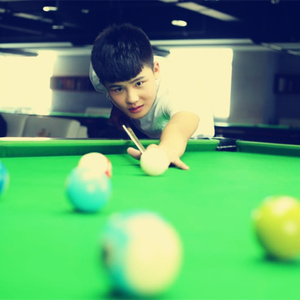 眼睛不是没眼泪 (伴奏)