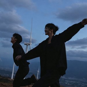 伞下山谷一整年