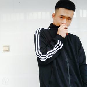 多想在平庸的生活拥抱你