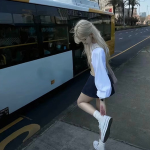 我学不会快乐，却精通了难过