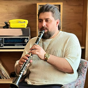Andzrev E Galis