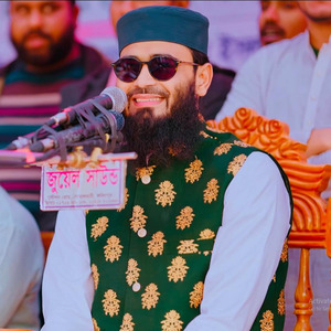 যে নিজের স্বপ্ন নিয়ে ব্যস্ত থাকে