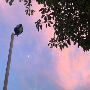 翻过山之后看到的会是晚霞吗