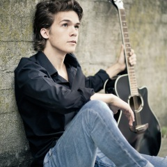 爱情谜语,写给万年单身狗在想念女朋友时幻想恋爱结婚美好心愿时产生的迷茫情绪和情感