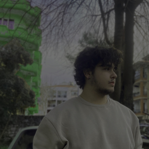 Sadece Yanında Gülüyorum (Akustik)