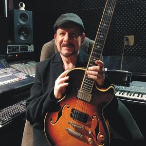 SI TU ME DEJARAS DE AMAR (feat. Manuel Molina)