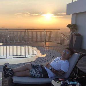 怎么这么晚了你还不睡呢