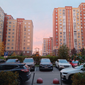 И улыбался мне весь город