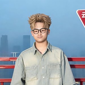 其实我们根本不顺路 只是我太想跟你走