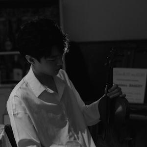 抱紧我又推开我