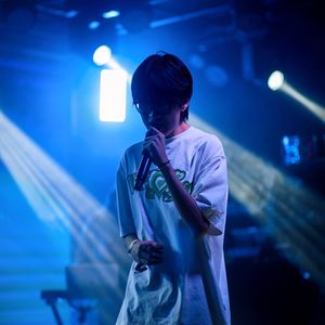 拥抱是无力的告别