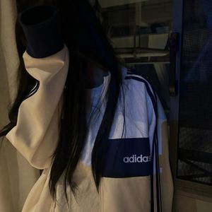 隔着一句试探的晚安