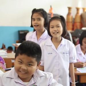 泰语童声ให้เคอรี่มาส่งได้บ่（伴奏）