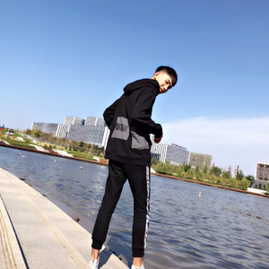 -亲亲抱抱举高高