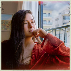 בין החלון לפסנתר