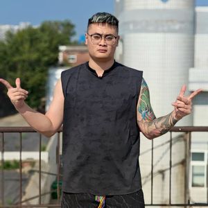 奥马尔跟吕振是现实同行的哥们儿