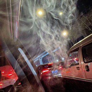 手心紧握伴着雨
