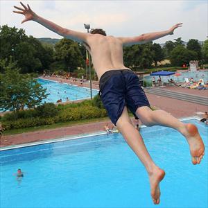 Das 10 Meter Brett (feat. Young Aalfisch, Lil Kopyto & YFG)