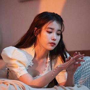 eight（翻自 iu）