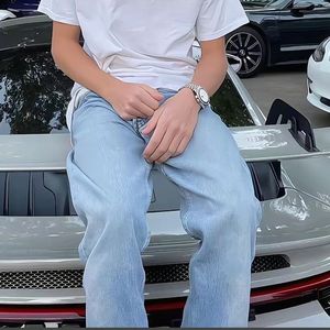 街角的灯又亮了半盏