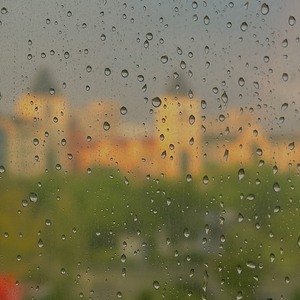 “你在的话，下雨也是好天气”