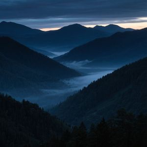 夜色染山川