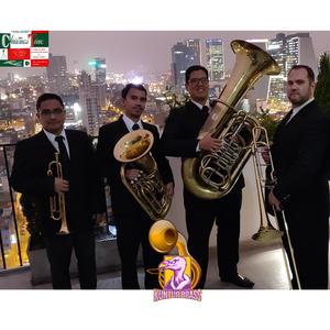 Joy to The World / Silent Night (Medley)