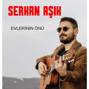 Evlerinin Önü