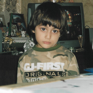 Потушив сигарету