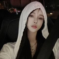 弯刀划过红玫瑰