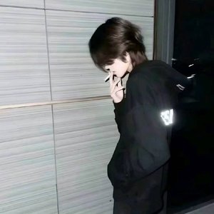 隔着一句试探的晚安