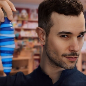 Oeufs Bleus, Tablettes de Chocolat et Éponges pour Chats
