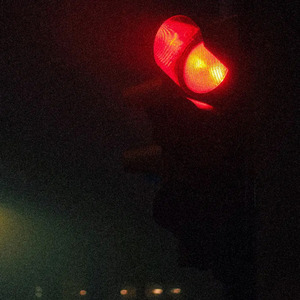 Світлофору що палає в темноті