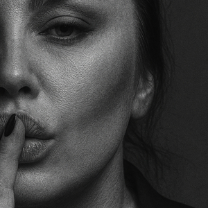 Мариванна двигает плавно