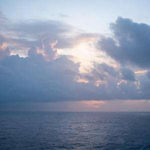 海边的云（Clouds Over Ocean）