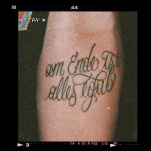 Ich sipp' mein Alk an der Corner als wär' ich Hemingway