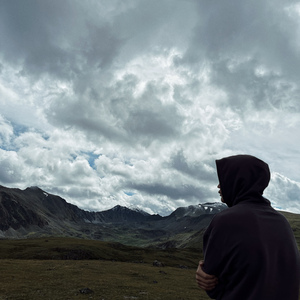 Мертвый, но живой