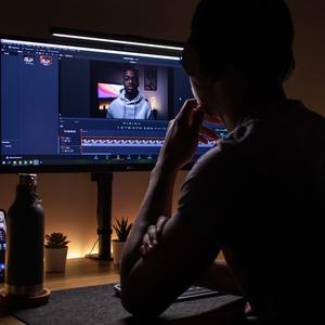 紧张大气的钢琴管弦