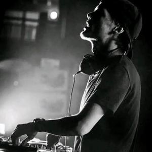 Avicii - Faster Than Light （DJ XyX remix）