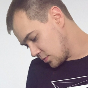 По району с девочкой