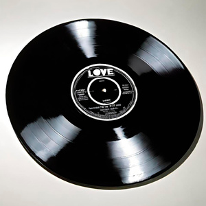 Огні горять, музика грає