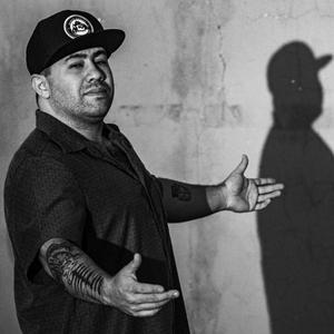 O Plaque E Os Cordão