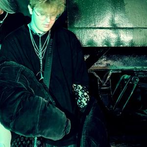 Blutbad (feat. t_blade)